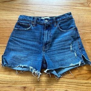 Abercrombie High Rise 4 inch mom shorts medium blue size 26/2R